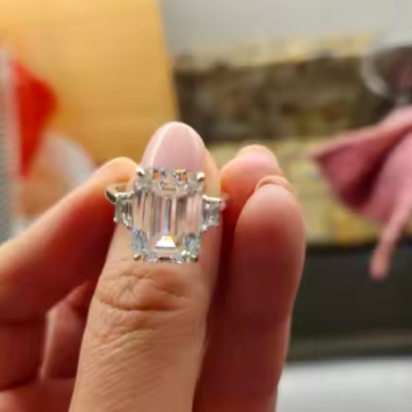 ❥ ₓ。𐐒 10ct Emerald Cut CZ 925 Ring - Picture 1 of 2